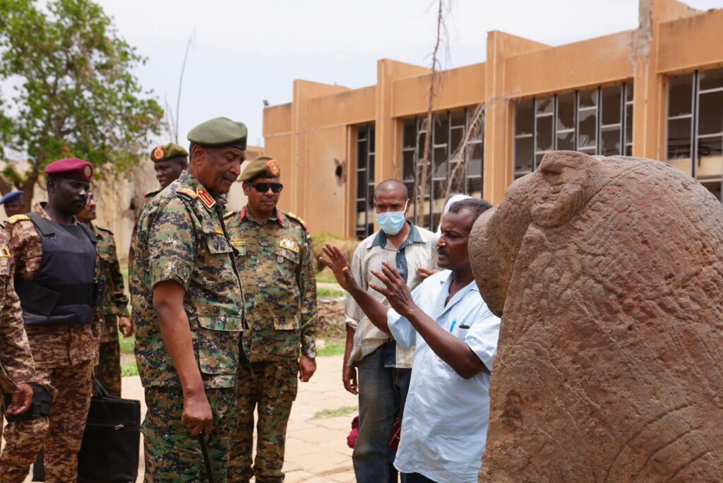 البرهان يتفقد مقر متحف السودان القومي
