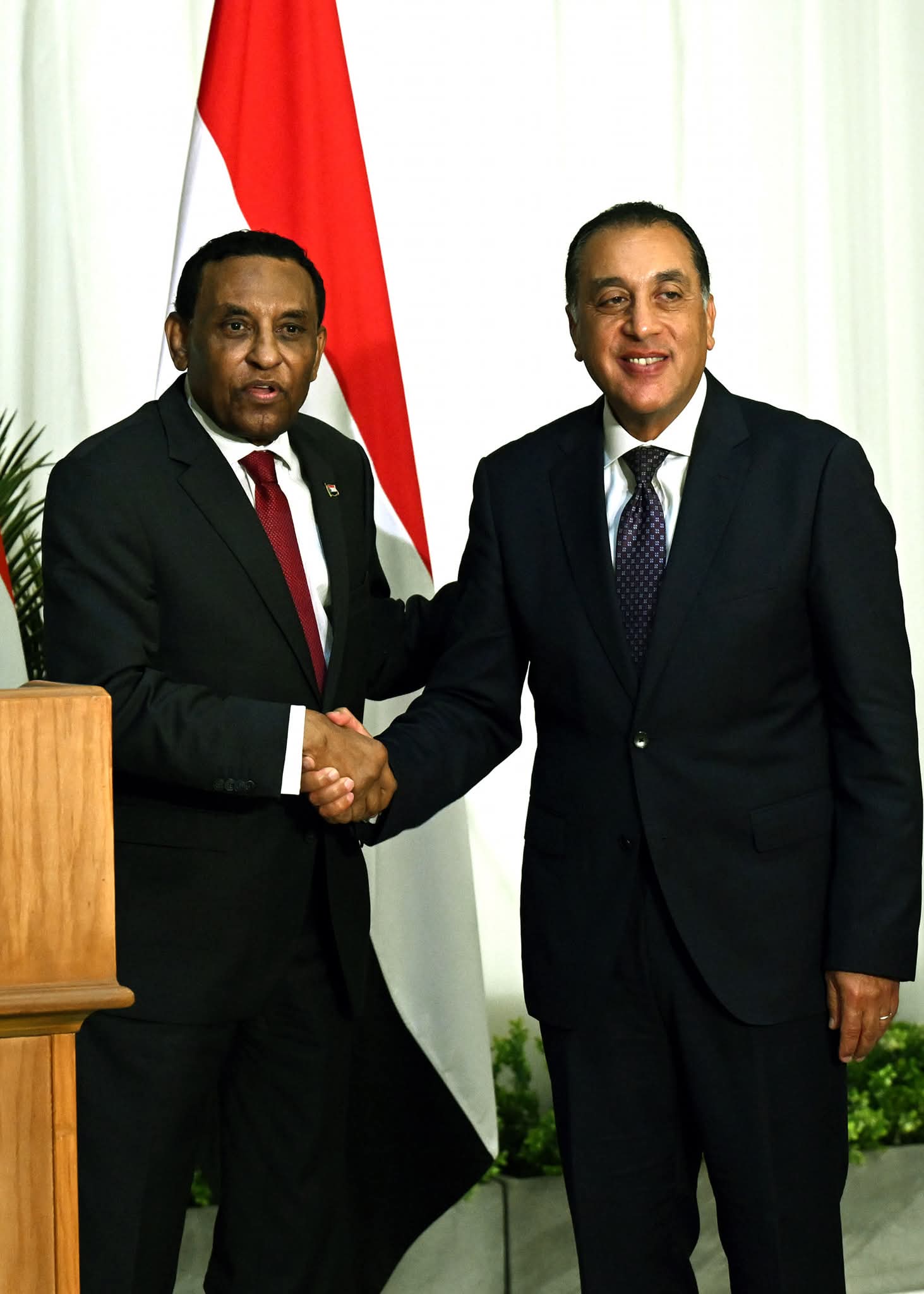 د. كامل إدريس: العهد مع مصر لن ينكسر.. ونقلت للرئيس السيسي باسم الشعب السوداني الشكر والامتنان…