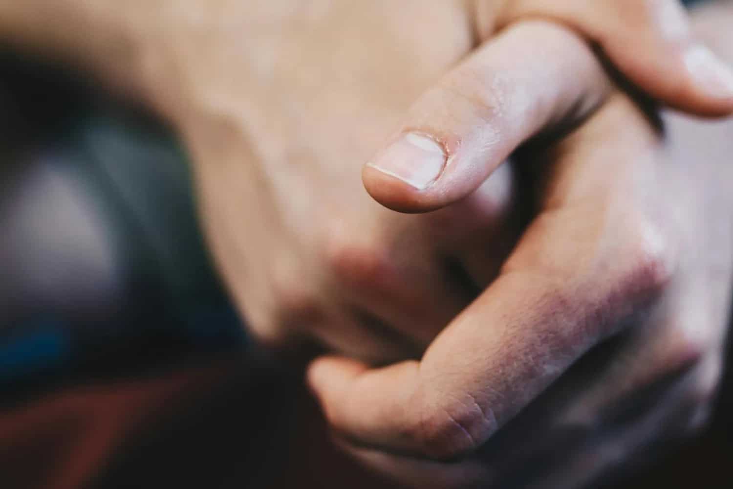 5 أعراض على أظفارك تكشف عن أمراض قلب خطيرة
