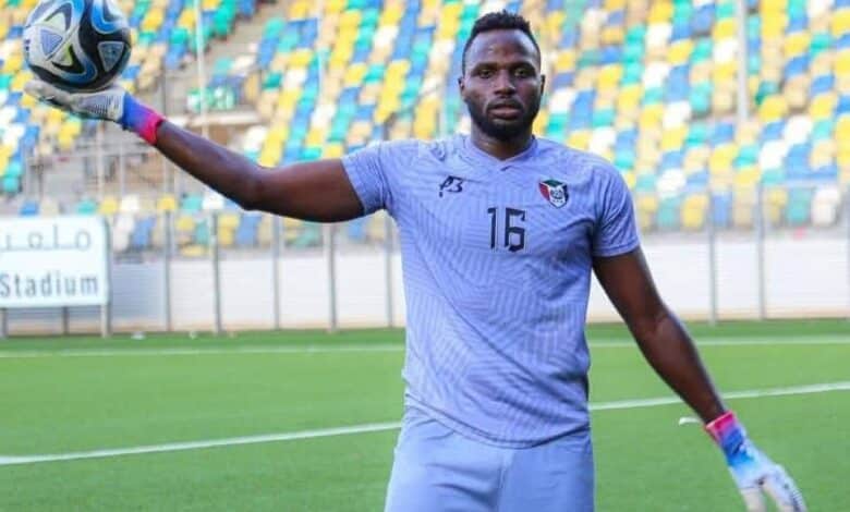 تفاصيل مثيرة حول إنتقال الحارس المصطفى للهلال