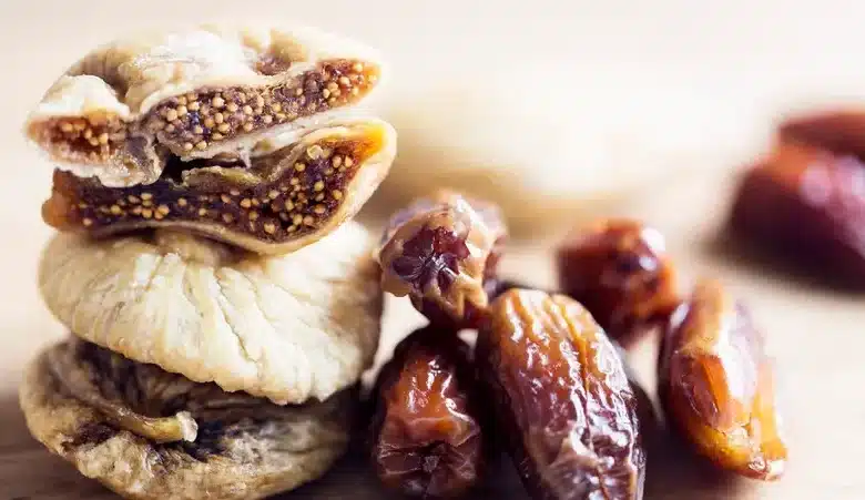 التمر أم التين.. أيهما الخيار الأفضل لخسارة الوزن؟