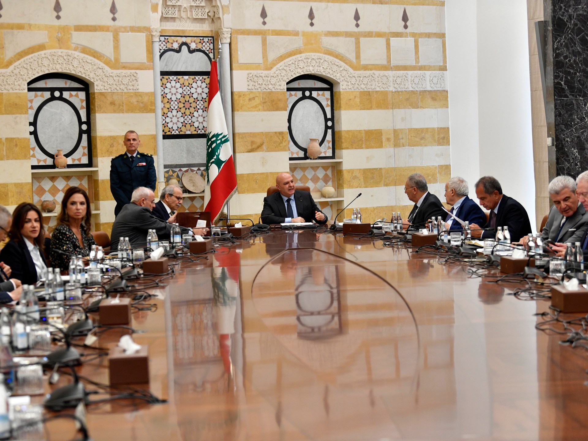 الحكومة اللبنانية تقر أهداف الورقة الأميركية وحزب الله يهاجمها