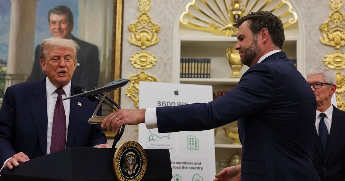 ترمب: أجرينا محادثات جيدة مع بوتين وقد نلتقي قريباً برفقة زيلينسكي
