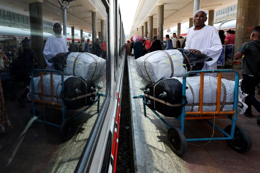 نظرة فاحصة-في السودان.. حكومتان متنافستان وبلد مهدد بالانقسام