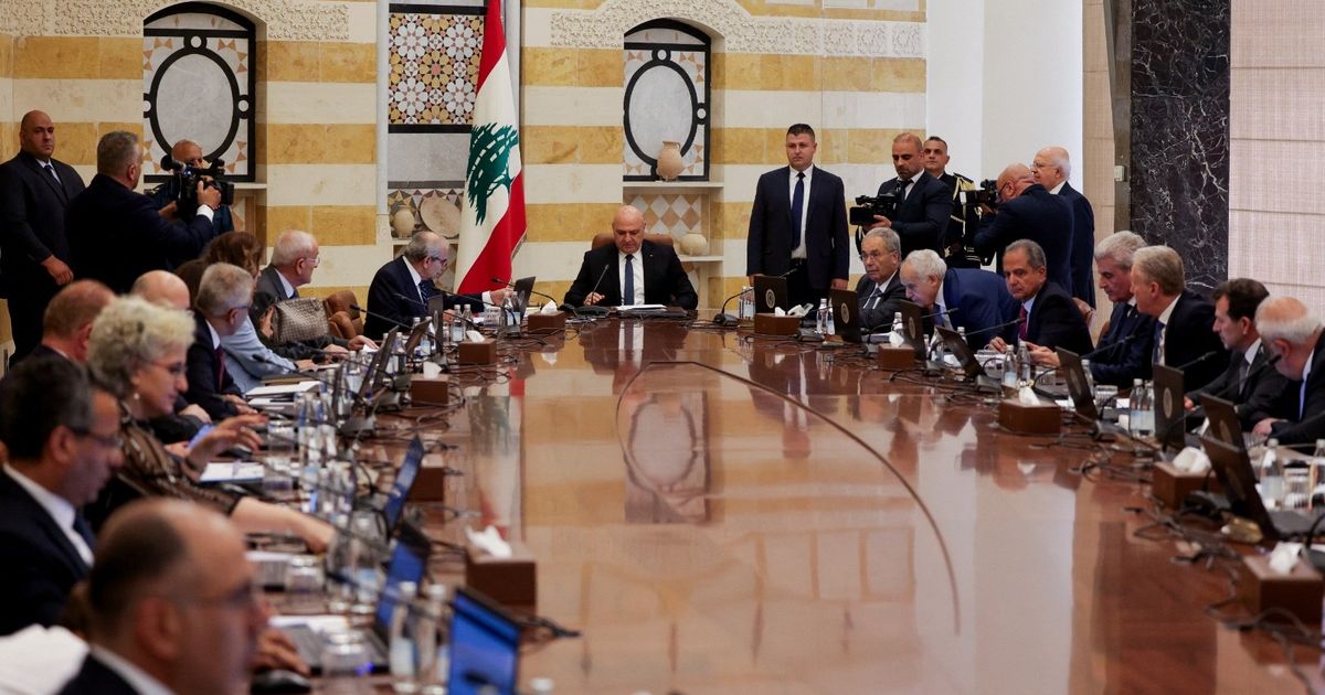 الحكومة اللبنانية تكلف الجيش بوضع خطة لحصر السلاح قبل نهاية العام