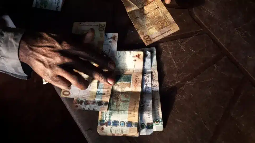 لماذا ينهار الجنيه السوداني أمام العملات الأجنبية بهذه السرعة؟